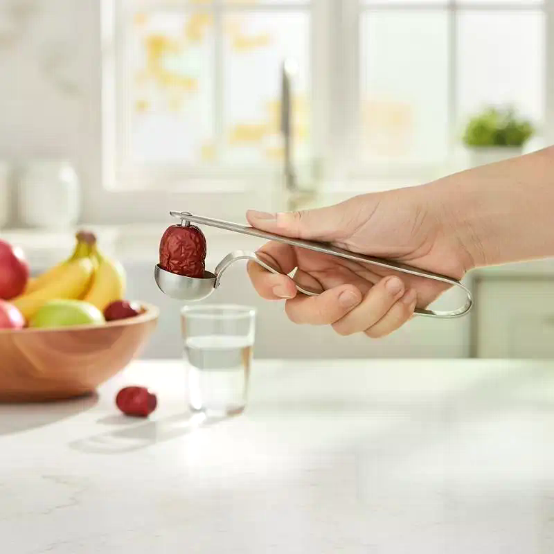 Kitchen Gadgets & Toys - # @Strumento per togliere il nocciolo