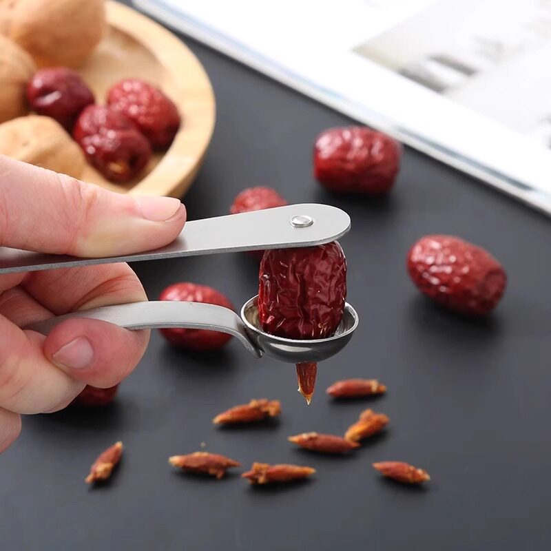 Estrattore di noccioli per dat - Kitchen Gadgets & Toys recensione e prezzo